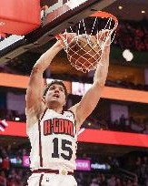 开云体育下载-继续努力！谢泼德5记三分贡献15分 惠特摩尔6中4拿到11分