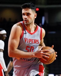 开云体育下载-火箭二队首秀表现抢眼，但土耳其中锋到了第二场立刻状态下滑了？