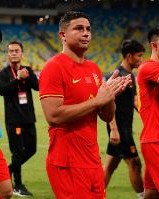 国足首位非血缘归化！艾克森在上港年薪500万欧，回恒大涨至800万