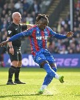 kaiyun-绿帽哥：埃泽开车时接到阿森纳电话兴奋地大喊，热刺对他感到愤怒