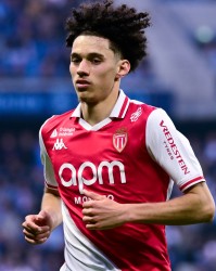 热刺转向摩纳哥前锋阿克利乌舍，此前错失埃泽